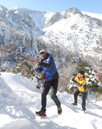 徒步冬游汉拿山:体味一片洁白中的唯美意境