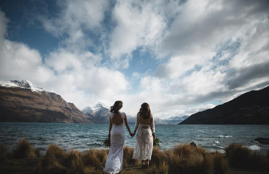 澳同性新娘为求婚姻合法赴新西兰完婚