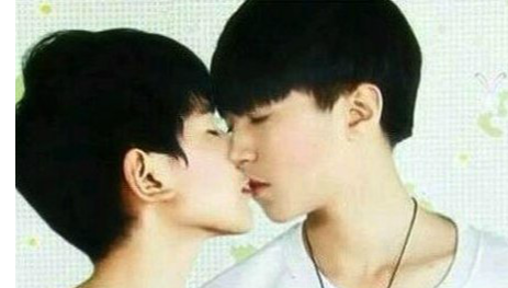 王俊凯尴尬被求婚 同王源亲吻是同性恋？