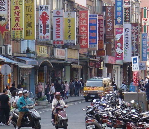 香港人眼中的台湾：富人住铁皮屋穷人睡大街