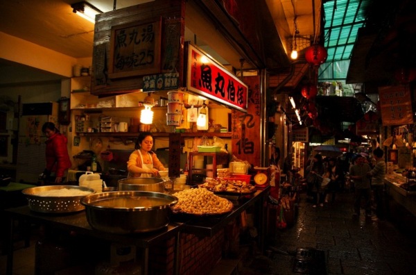 香港人眼中的台湾:富人住铁皮屋穷人睡大街